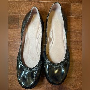 Vince Camuto Ellen black patent leather ballet flat shoes size 8